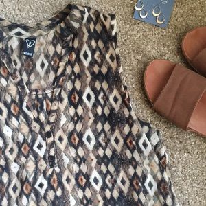 Sleeveless Patterned Tunic Blouse